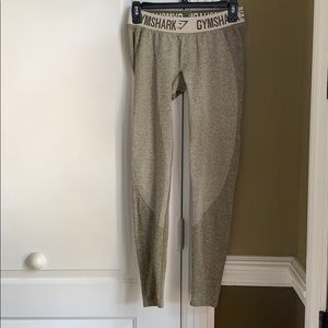 Gym shark leggings